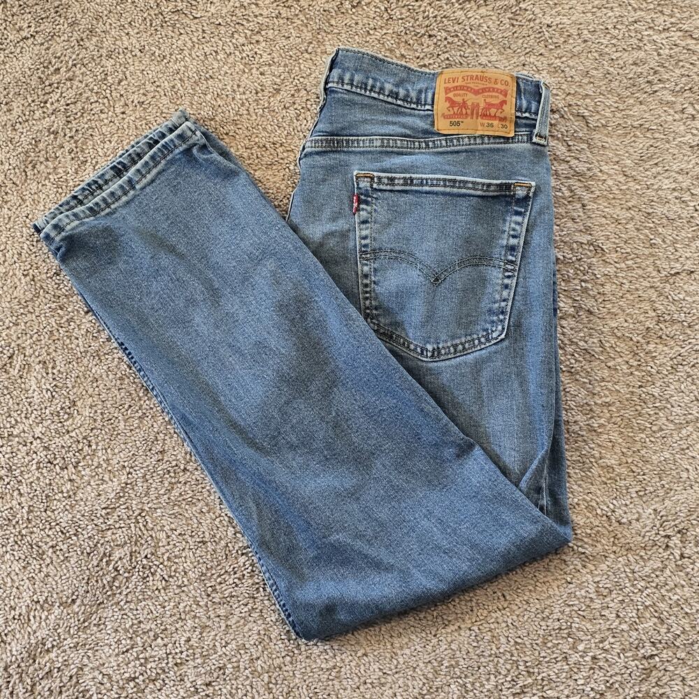 Levis 505 Jeans Mens 36 x 30 Straight Leg Regular Fit Medium Wash Denim Western